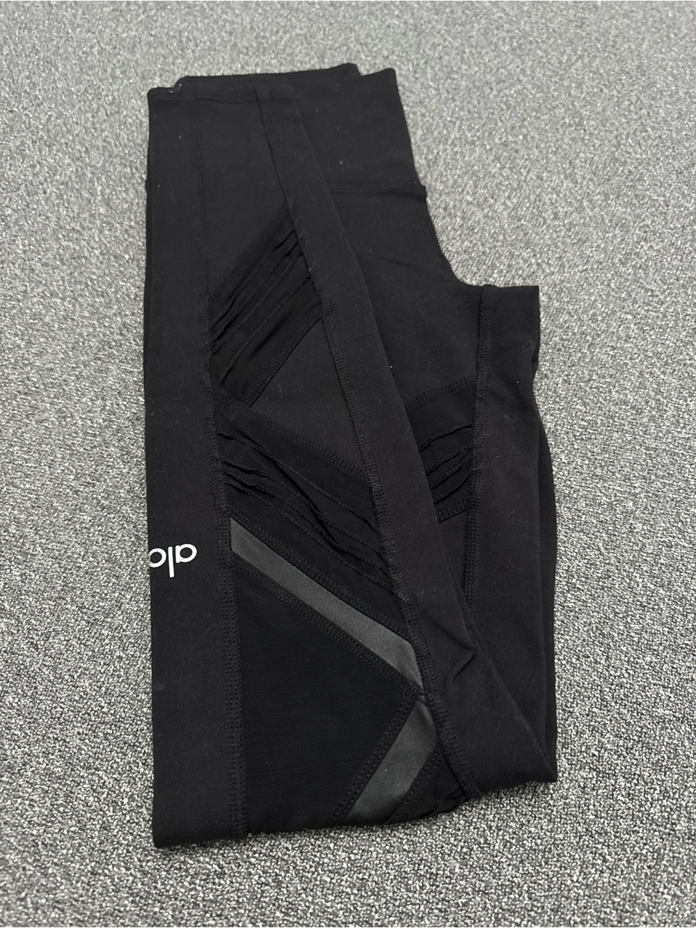 Black woman Alo Active Leggings